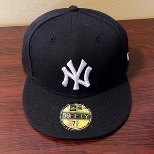 New York Yankee classic ballcap-dark navy with white logo embroidery